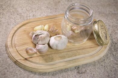 Knoblauch leater για να αφαιρέσετε τα παράσιτα από το σώμα